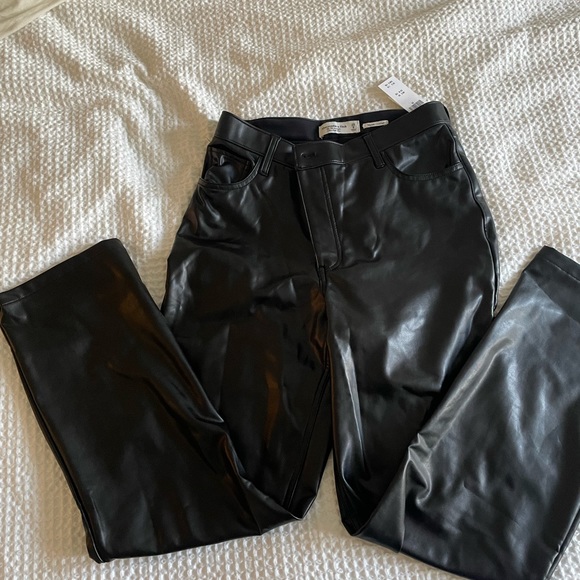 NWT Abercrombie & Fitch - Cross Cross Waistband Vegan Leather 90’s Straight Pant - Picture 5 of 5